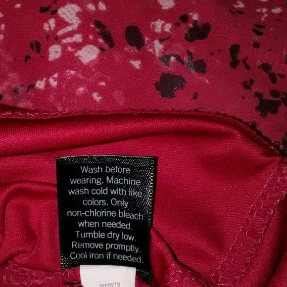 Like New Simply Vera Vera Wang Patterned Red Blouse, Keyhole Tie Front , Size M - Picture 6 of 6